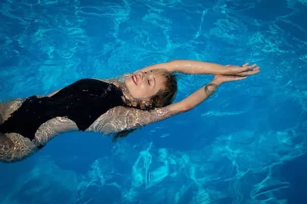 Floating Spa mit Wellness Massage für Paare privat